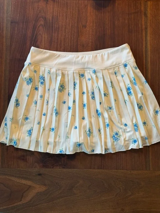 Pleated Floral Mini Skirt with shorts in White with Blue Flower Print Large - Picture 1 of 4
